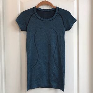Lululemon tee